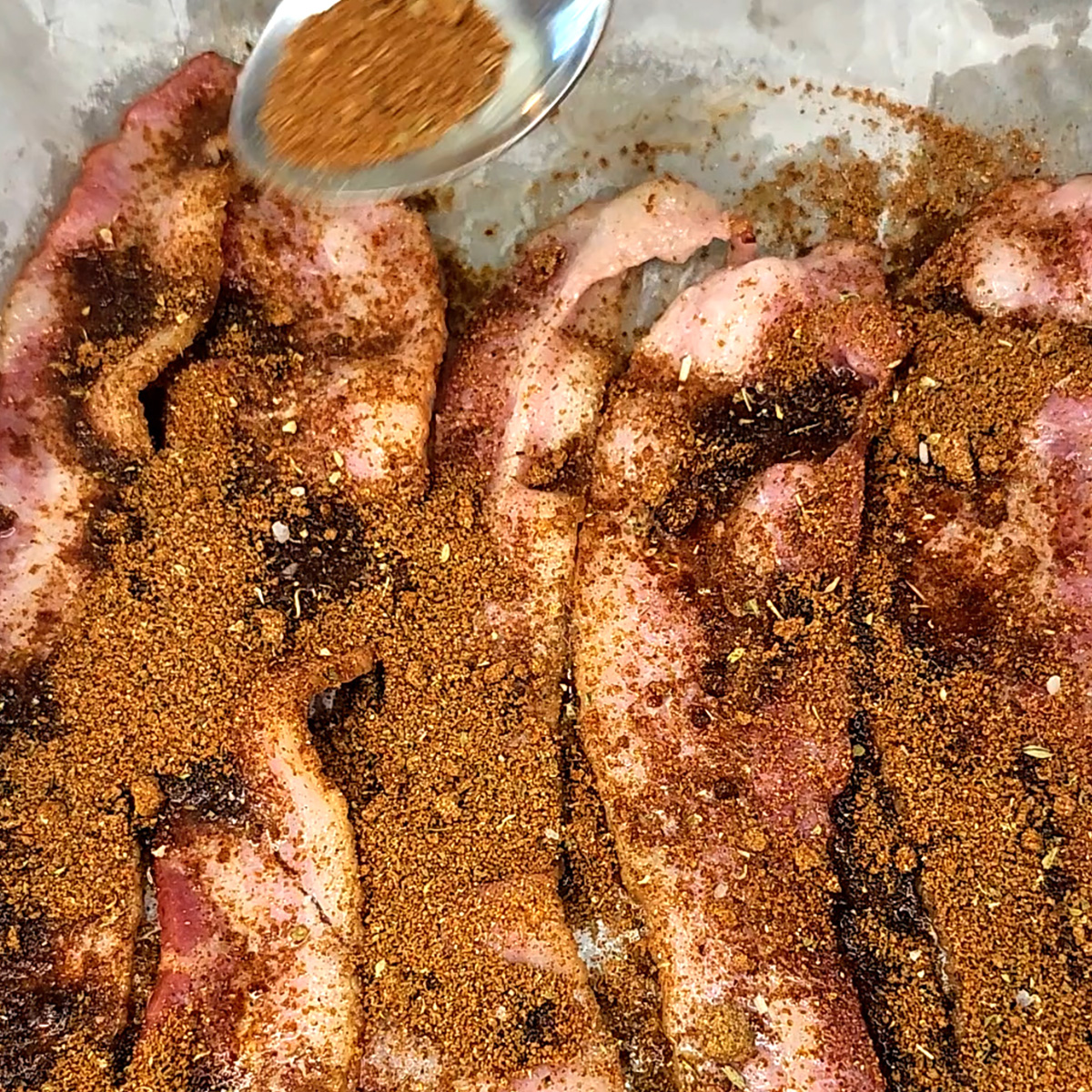 sprinkle dry ingredients over bacon