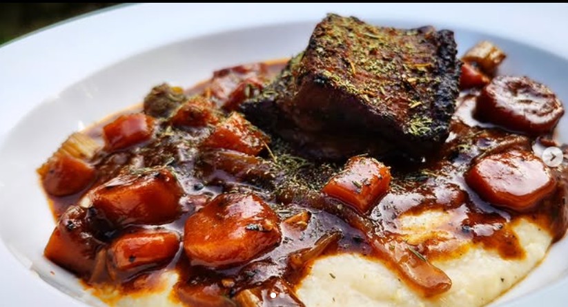 braised short ribs and cheese grits